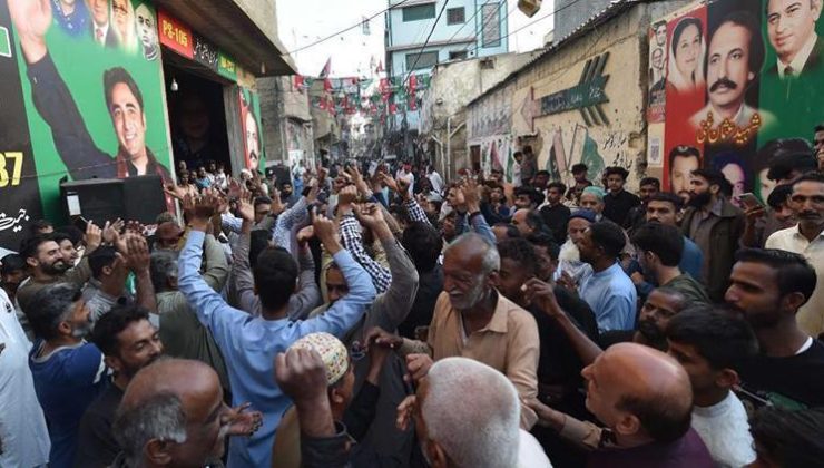 Pakistan seçimlerinde son durum: PTI destekli bağımsız adaylar yarışı önde götürüyor