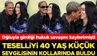 Ünlü şarkıcı oğluyla girdiği hukuk savaşını kaybetmişti… Kendini yeniden genç sevgilisinin kollarına attı