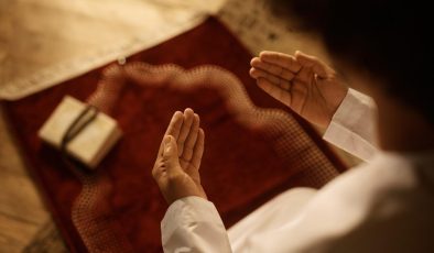 KADİR GECESİ KILINAN NAMAZLAR: Kadir Gecesi 2 rekat, 12 rekat, 100 rekat namaz nasıl kılınır?