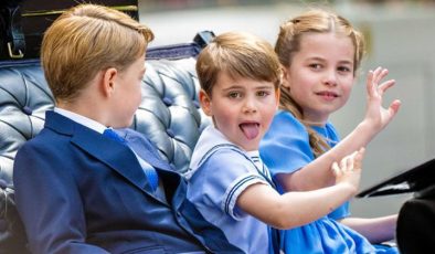 Ağabeyi kral olacak, ablası evlenip gidecek… Bir onun geleceği belirsiz… Üç kardeşin en talihsizi