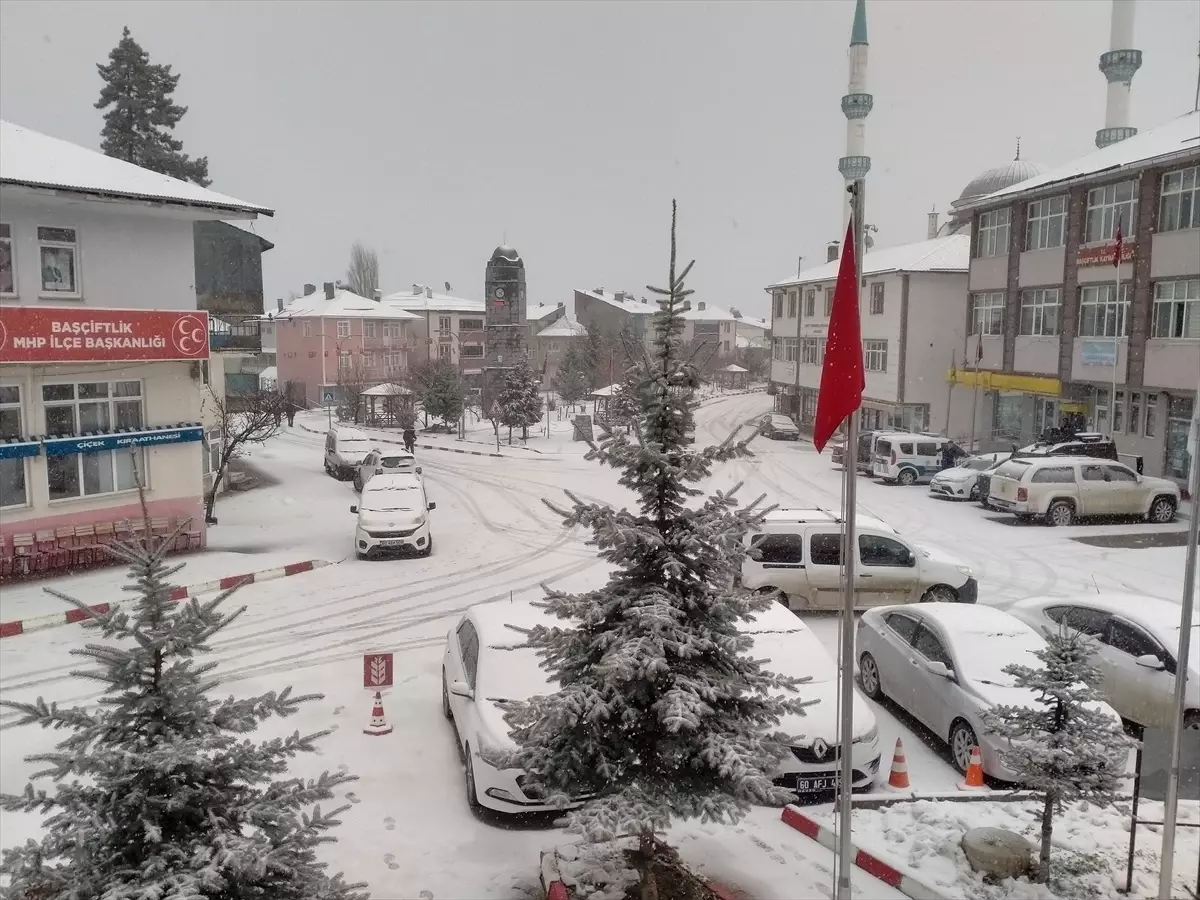 Başçiftlik’te Kar Yağışı Etkili Oldu